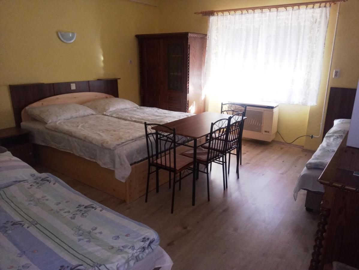 Szivarvany Apartman Gyula Dış mekan fotoğraf