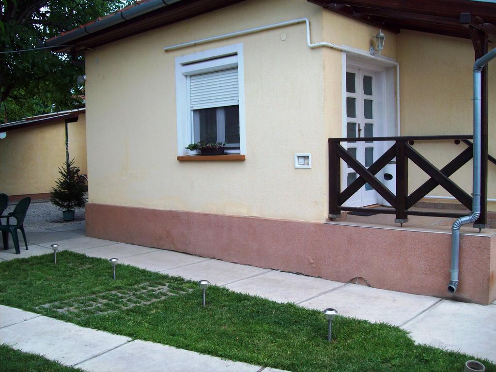 Szivarvany Apartman Gyula Oda fotoğraf