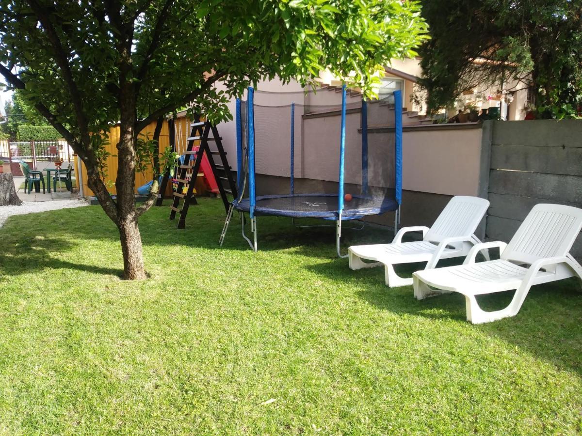 Szivarvany Apartman Gyula Dış mekan fotoğraf
