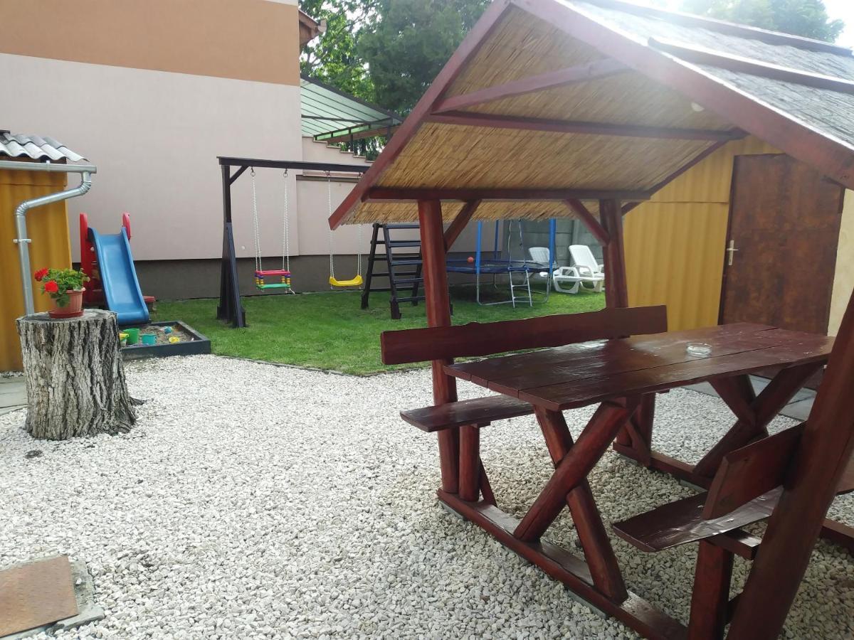 Szivarvany Apartman Gyula Dış mekan fotoğraf